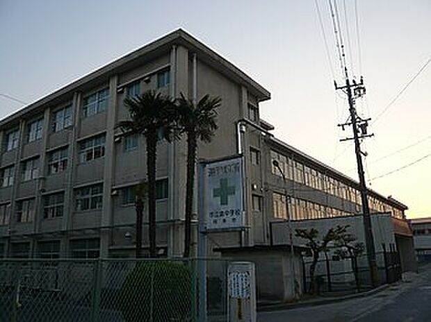 岐阜市立島中学校(約1,500m)