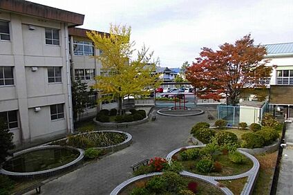 鈴鹿市立箕田小学校 1650ｍ(徒歩21分)