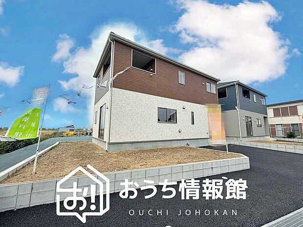 【現地写真(外観)【2号地】】軽くて火災に強い屋根材を採用し、地震時の建物への負担や揺れを軽減しています。