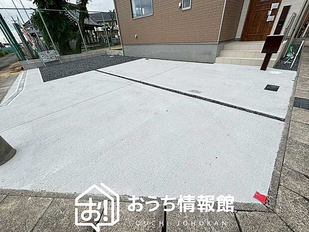 【現地写真（駐車場）】駐車スペースが広く、運転が苦手な方も安心です。