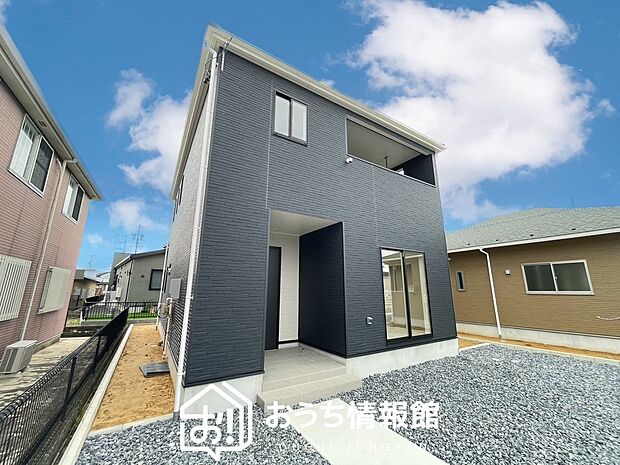【現地写真（外観）【１号地】】雨で汚れを落とし、耐久性・耐候性に優れた外壁を使用しています。
