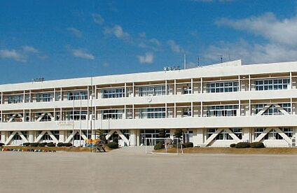 川辺町立川辺西小学校 1800ｍ(徒歩23分)