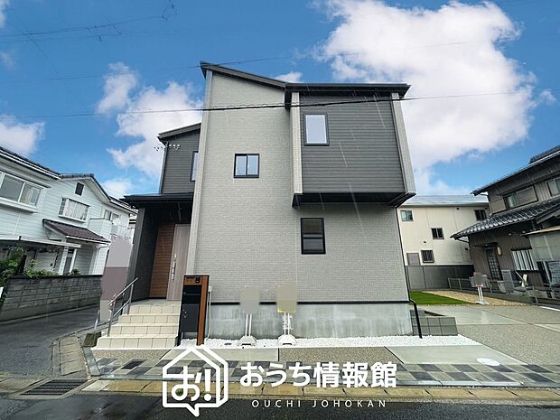 【現地写真(外観)】雨で汚れを落とし、耐久性・耐候性に優れた外壁を使用しています。