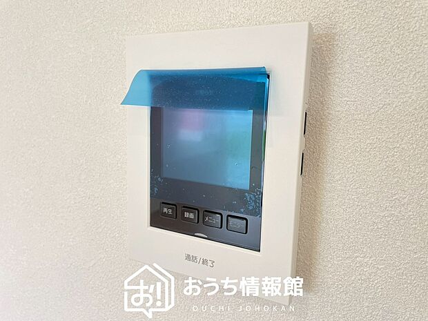 【TVモニター付インターホン】来訪者を画像と音声で確認できる、防犯性に優れた安心のシステム。
スッキリしたデザインで、誰でも簡単に操作できます。