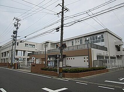 岐阜市立鶉小学校 200ｍ(徒歩3分)