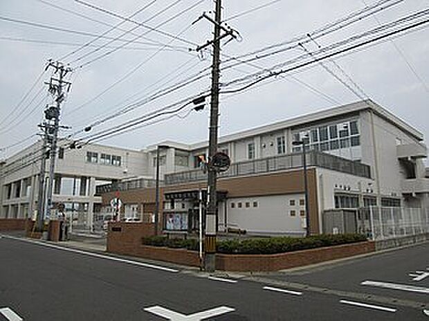 岐阜市立鶉小学校(約200m)