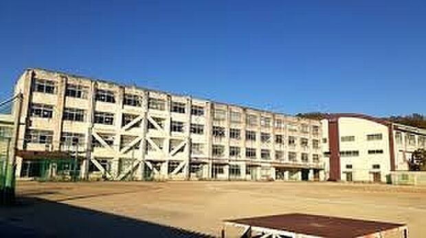犬山市立城東中学校(約1,500m)