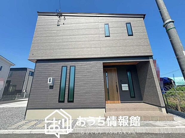 【現地写真(外観)【B号地】】雨で汚れを落とし、耐久性・耐候性に優れた外壁を使用しています。