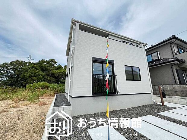 【現地写真(外観)】雨で汚れを落とし、耐久性・耐候性に優れた外壁を使用しています。