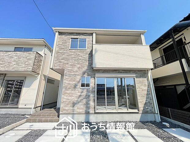 【現地写真（外観）【２号地】】軽くて火災に強い屋根材を採用し、地震時の建物への負担や揺れを軽減しています。