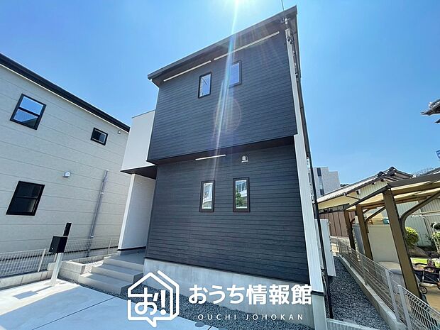 【現地写真（外観）【１号地】】軽くて火災に強い屋根材を採用し、地震時の建物への負担や揺れを軽減しています。
