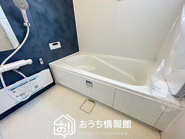【現地写真（浴室）】浴室暖房乾燥機付き。１坪タイプで広々です。