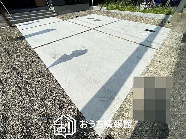 【現地写真(駐車場)】駐車スペースが広く、運転が苦手な方も安心です。