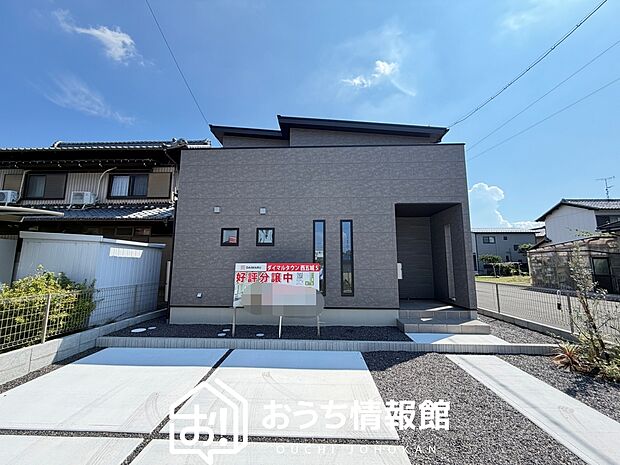【現地写真（外観）【Ａ号地】】雨で汚れを落とし、耐久性・耐候性に優れた外壁を使用しています。