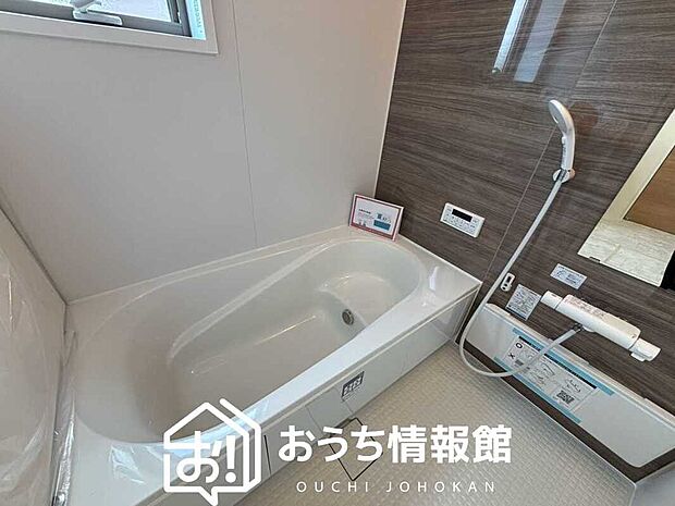 【現地写真(浴室)】浴室暖房乾燥機付き。1坪タイプで広々です。