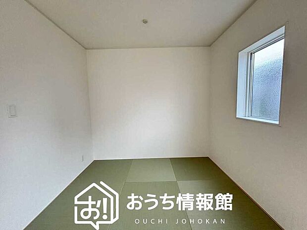 【現地写真(和室)】大壁仕様の新和室。くつろぎの空間です。