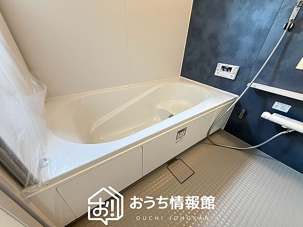 【現地写真(浴室)】浴室暖房乾燥機付き。1坪タイプで広々です。