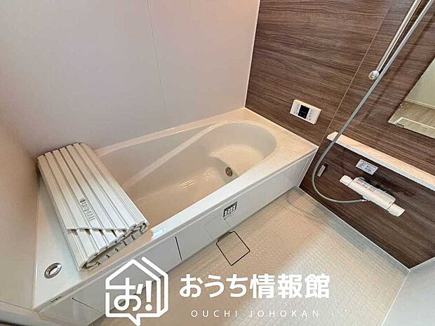 【現地写真(浴室)】浴室暖房乾燥機付き。1坪タイプで広々です。