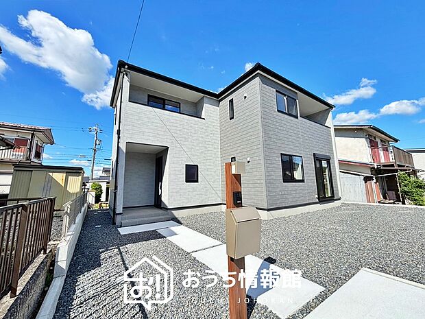 【現地写真(外観)】雨で汚れを落とし、耐久性・耐候性に優れた外壁を使用しています。