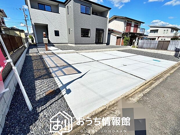 【現地写真(駐車場)】駐車スペースが広く、運転が苦手な方も安心です。