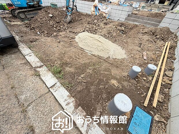 【現地写真(駐車場)】駐車スペースが広く、運転が苦手な方も安心です。