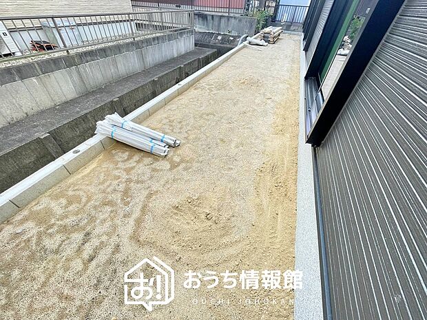 【庭】広々としたプライベート空間でお子様との遊び場、家庭菜園も可能です。