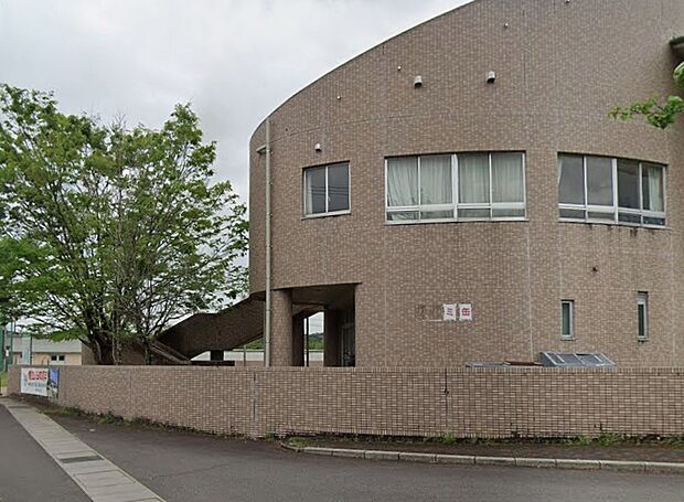 亀山市立神辺小学校(約1,900m)