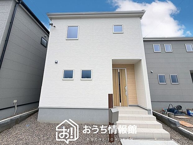 【現地写真（外観）【３号地】】軽くて火災に強い屋根材を採用し、地震時の建物への負担や揺れを軽減しています。