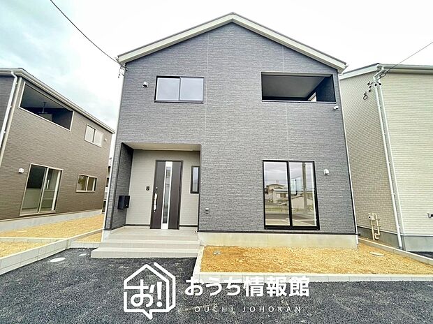 【現地写真（外観）【２号地】】軽くて火災に強い屋根材を採用し、地震時の建物への負担や揺れを軽減しています。