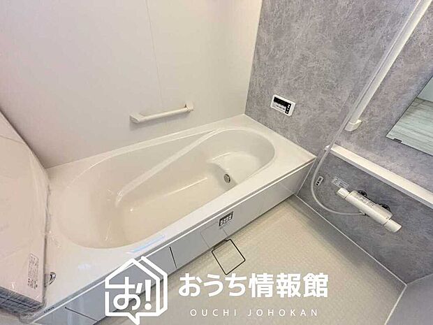 【現地写真(浴室)】浴室暖房乾燥機付き。1坪タイプで広々です。