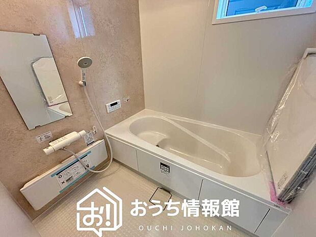 【現地写真（浴室）】浴室暖房乾燥機付き。１坪タイプで広々です。