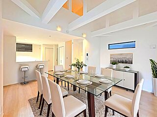 【現地販売物件】固定階段式小屋裏収納が備わった吹抜仕様の開放的なリビングルーム　～足立区千住寿町～ その他