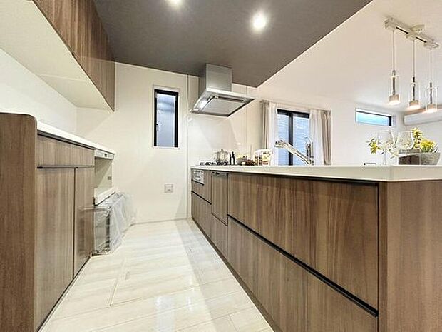 【建物プラン例:Kitchen】
人気のオープンキッチン設計で開放的な空間でお過ごしいただけます。
建物面積:97m2~|建物参考価格:1803万