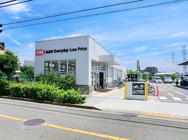 【オーケーストア梶野町店】
スーパーやコンビニなど商業施設が徒歩5分圏内にあり、日々のお買い物や休日のまとめ買いなども行き来しやすい距離で便利な住環境です。