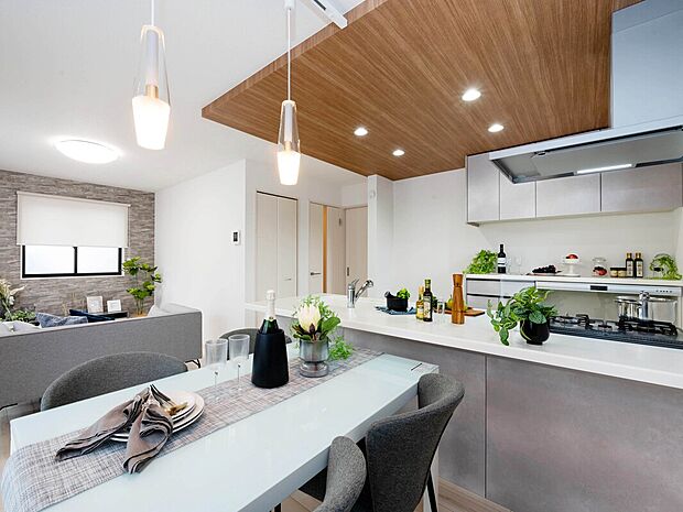 【建物プラン例:Kitchen】
保育園から小学校までの教育施設が徒歩14分圏内、四季折々の緑豊かな公園が徒歩10分圏内と子育て世帯でも安心して暮らせます。