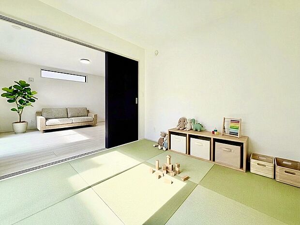 【施工例:Room】
自然や広い公園が点在しており、外遊びがしやすい、のびのび育てられる環境。
「みずほエコパーク」や「狭山池公園」があり、自然を身近に感じられる街並み。