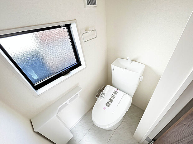 【【Toilet】】各階にトイレがあるので、朝慌ただしい時間帯に混む心配が減ります。わざわざトイレのために階段を昇り降りをせずに済みます。