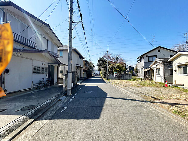 【【前面道路】】幼稚園や保育園、小中学校など教育施設も徒歩10分圏内に点在しており、共働きの子育て世帯でも安心して暮らせる住環境となっております!