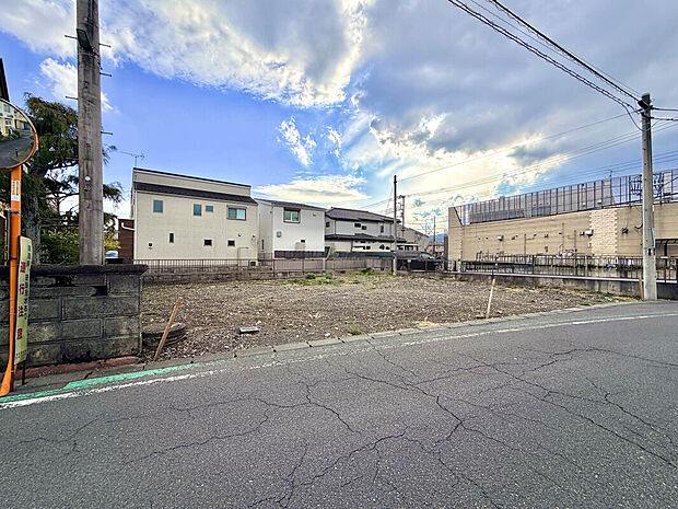 【【外観：4月末撮影】】休日は車で10～20分地にある「カインズ 青梅インター店」「コストコ 入間倉庫店」「ジョイフル本田 瑞穂店」へ買い出しへ出掛けられます。