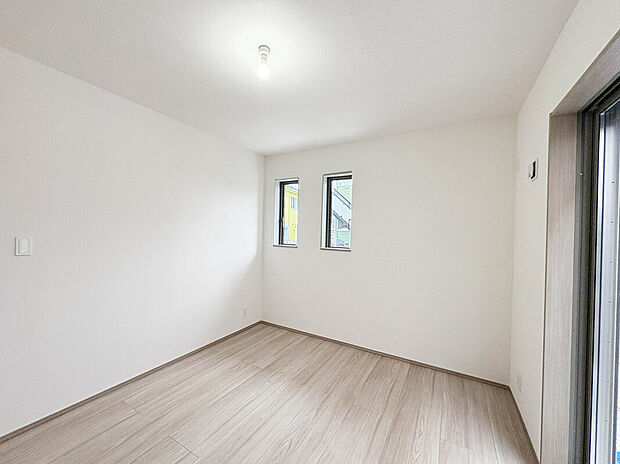 【【Room:6.09帖】】全室2面採光なので陽当たり良好、どの居室も圧迫感なく居心地の良い空間。