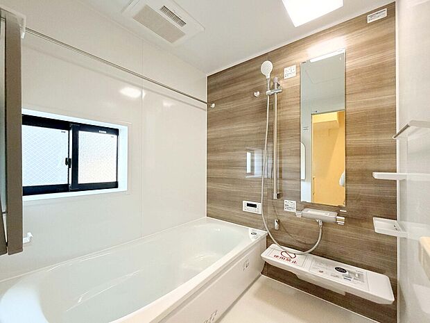 【【建物プラン例：Bath Room】】1坪タイプのバスルーム。足を伸ばしてゆったりと浸かれるのはもちろん、洗い場も広さがあるので立ったりしゃがんだりする動作もスムーズに行えます。