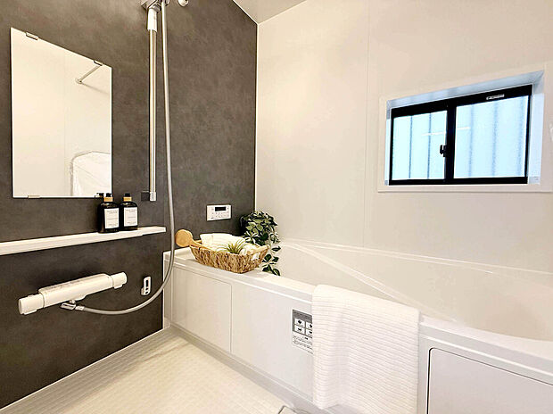 【【施工例：Bath Room】】浴室乾燥機付きバスルーム。雨の日や花粉の季節などでも衣類の乾燥もできて便利です！