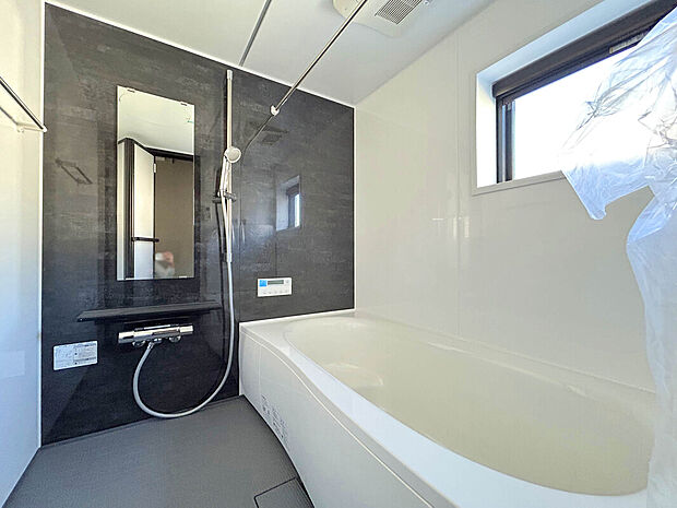 【【施工例：Bath Room】】1坪タイプのバスルーム。足を伸ばしてゆったりと浸かれるのはもちろん、洗い場も広さがあるので立ったりしゃがんだりする動作もスムーズに行えます。
