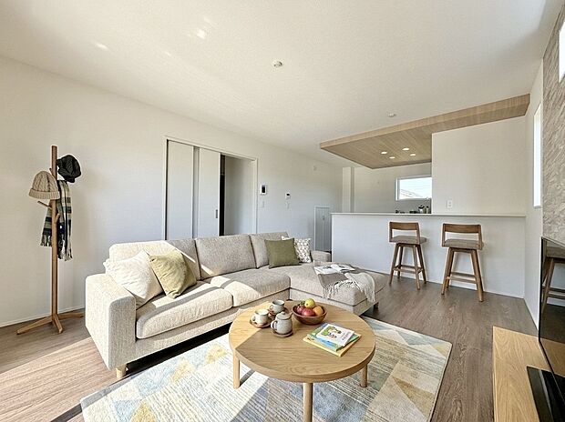 【【建物プラン例:LDK】】敷地40坪超の全12区画の大型分譲地が販売開始!開放的な敷地なため有効活用しやすく、自由度の高い間取りプランを組むことができます!