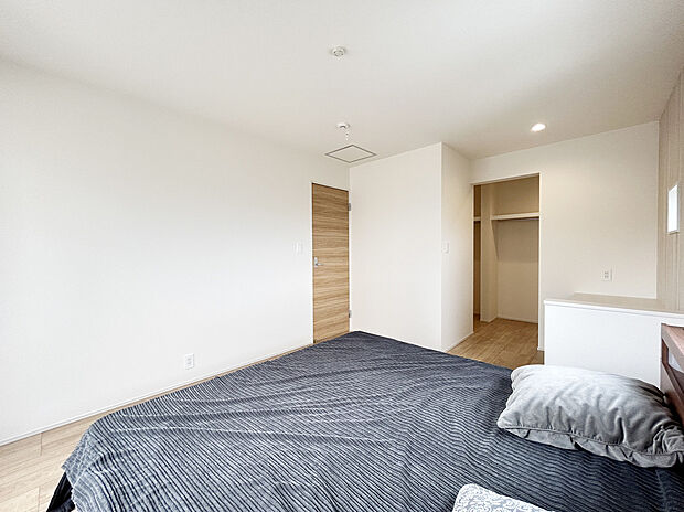 【【施工例:Room】】豊かな自然と静穏をもたらす上質な住環境。「西恋ヶ窪カルガモ公園」や「日吉町ポプラ公園」へ徒歩4分圏。さらに「武蔵国分寺公園」「けやき公園」など大規模な緑景にも寄り添えるロケーション。