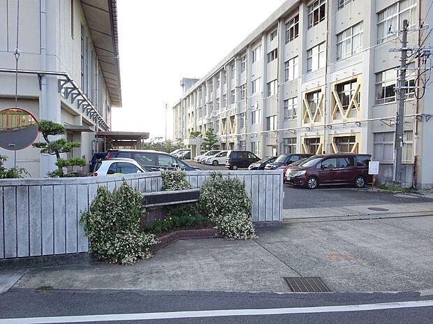 橿原市立大成中学校(約651m)