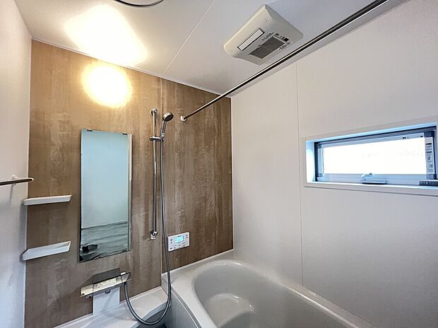 【バスルーム】のびのび入浴できるシステムバス