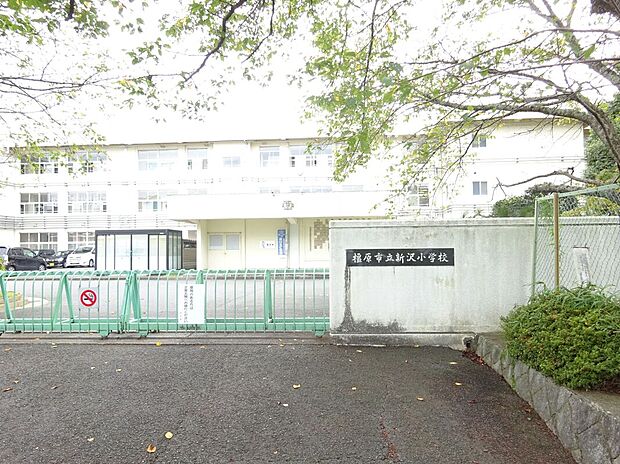 橿原市立新沢小学校(約1,596m)