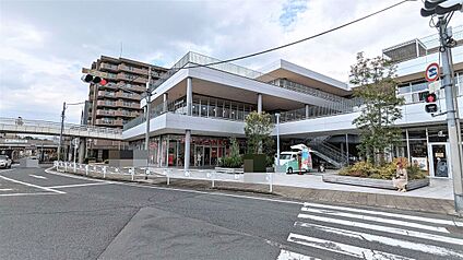 ライフ トナリエ大和高田店 862ｍ
