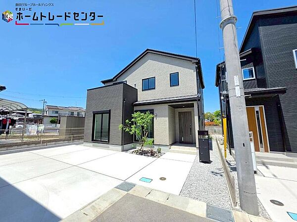 【現地外観写真】※2号棟
資料送付・ご見学即対応！建物完成しておりますので、室内ご内覧いただけます♪ご不明点等、スタッフがしっかりと説明させていただきますので、安心して現地をご覧ください♪